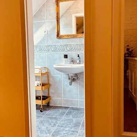 B E D & A G E D E S I G N -small- Wunderschoenes Mit Bad - Rechnungserstellung Fuer Geschaeftsreisende & Firmen *